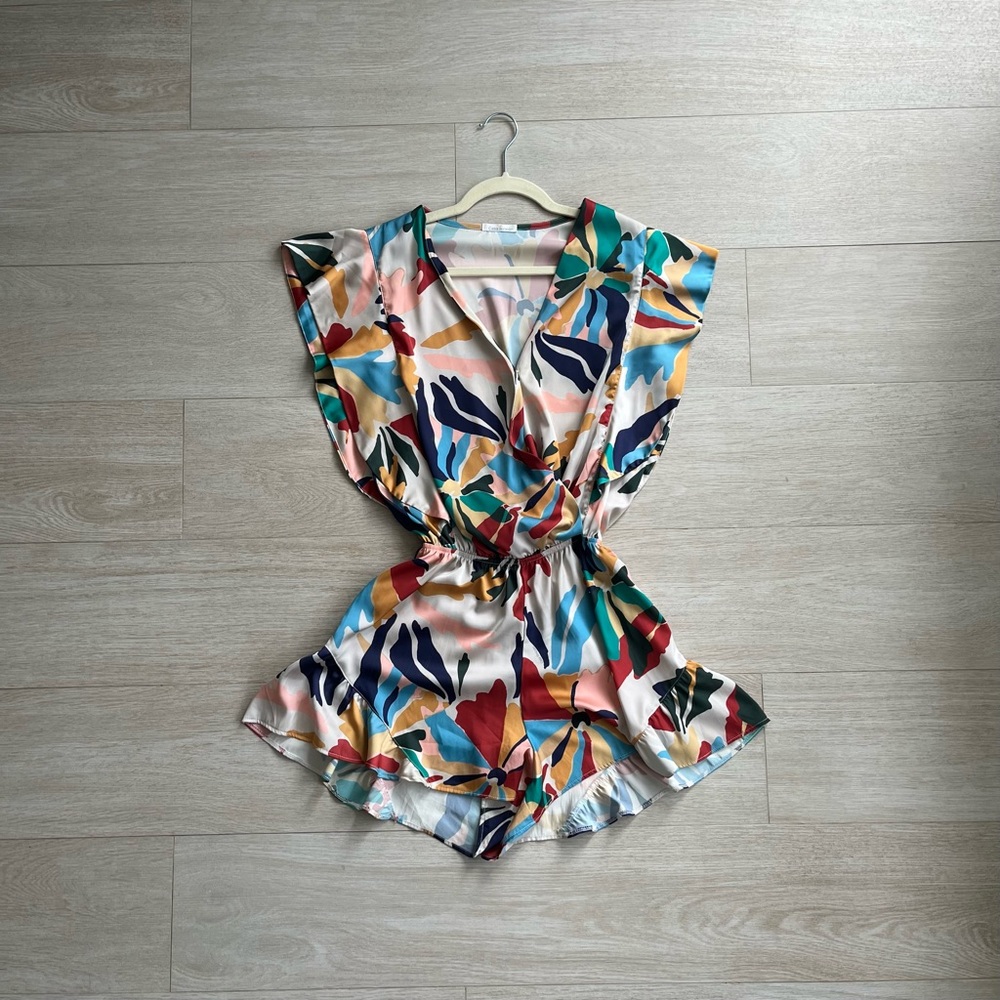 CASA RINCON satin floral romper. Size 2. 100% polyester. Perfect condition. Shor